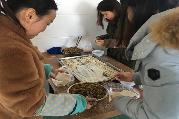 公司舉辦“迎冬至、包餃子”活動